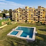 Piso Muy Comodo En Estepona, Zona Selwo