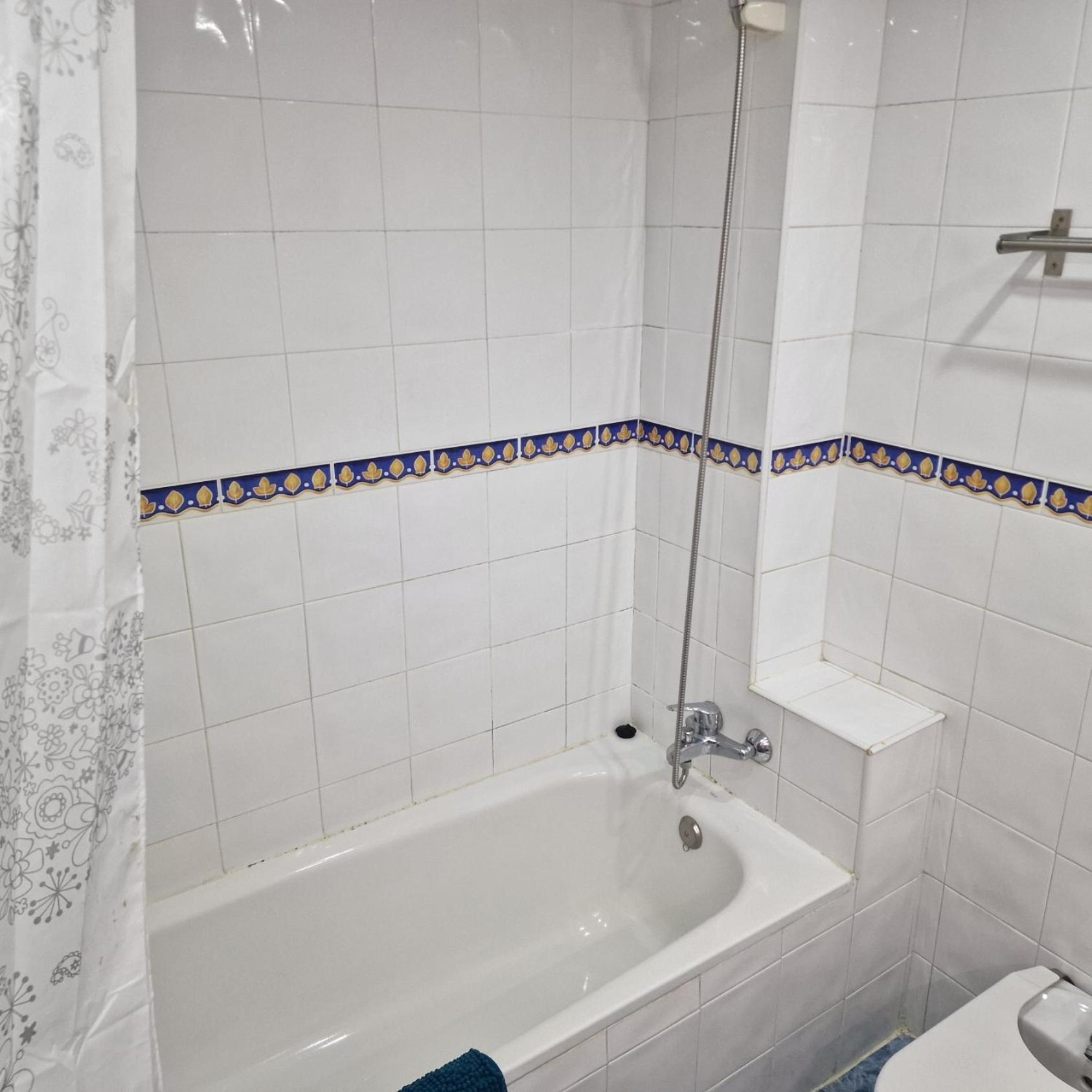 Piso Muy Comodo En Estepona, Zona Selwo Appartement *